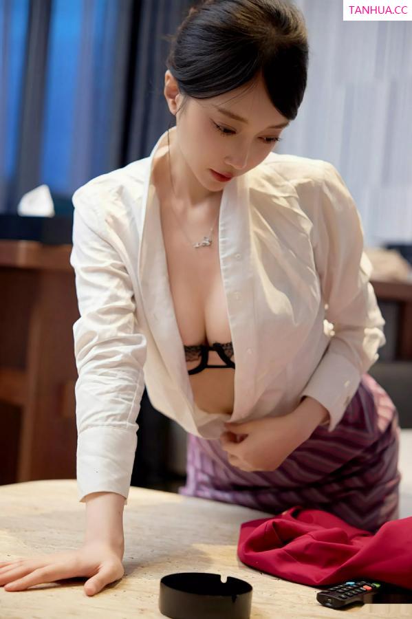 玥儿玥  [XiuRen]高清写真图 2025.08.04 No.10620 玥儿玥er 性感空姐第53张图片